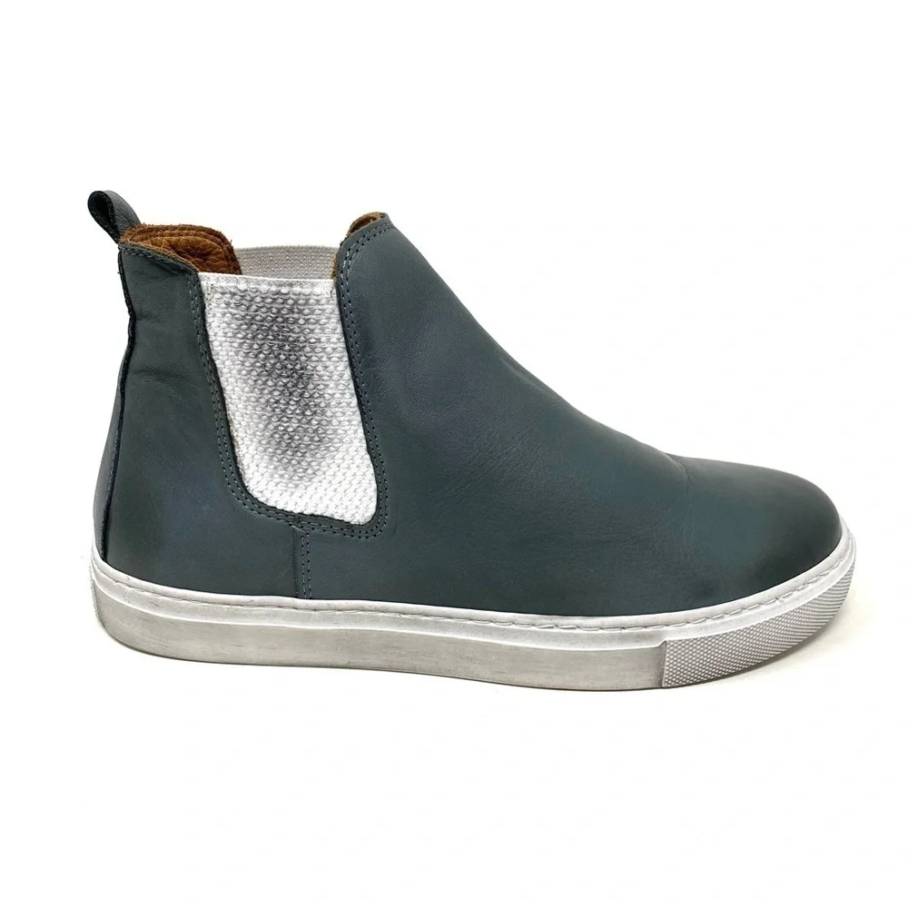Bueno Rant Leather distressed sneakers in Ash